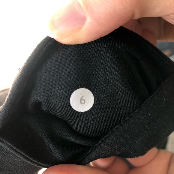 Lululemon crop leggings - black - Size 6 - Picture 3 of 3